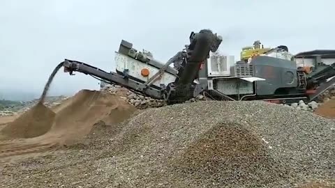 Mobile Crushing & Screening Plant On-Site Operation!