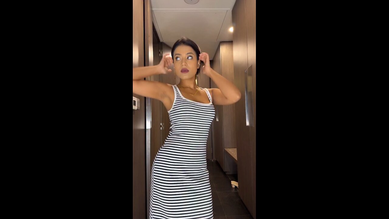 Chikni kamar pe 🥵🤯🙈