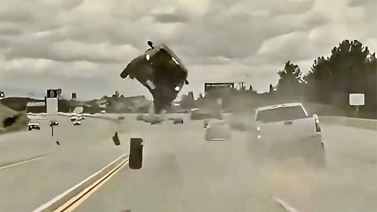Crazy Vehicle Mishaps Captured by Dashcam & CCTV
