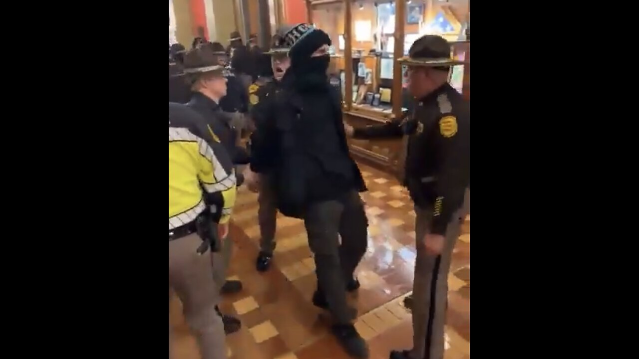 STATE TROOPERS🧟‍♂️👮‍♂️ARREST PROTESTERS AT IOWA STATE CAPITOL🏛️🛗👮‍♂️💫