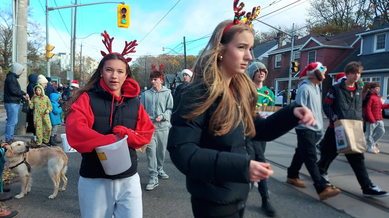 【4K】Santa Claus 🎅 Is Here Toronto Beaches Christmas Parade Canada 🇨🇦
