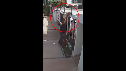 No hay nadie en casa, asà que el repartidor asegura que ‘no le pase nada’ al portátil entregado