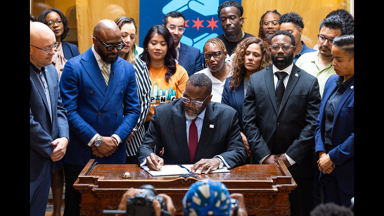 Lawless in Chicago! Mayor Signs EO Bannin ICE! Press Sec Drops Truth Bomb on Shutdown! & MORE!