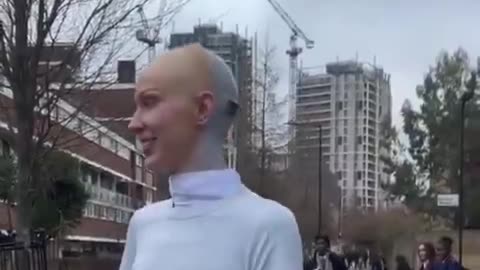 AI HUMANOID SPOTTED WALKING IN LONDON STREETS 🤖🇬🇧