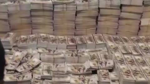 How much money does Roblox make