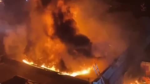 NEW YORK ▶️ Massive fire has erupted at a warehouse in Brooklyn Midwood area