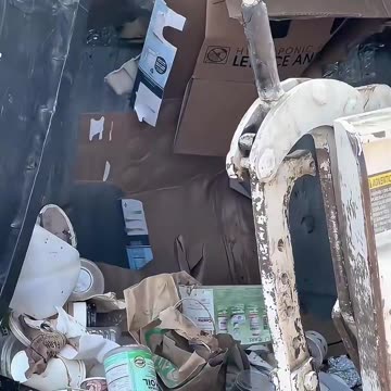 Recycling and trash thrown in same truck to same landfill in Tiburon, CA