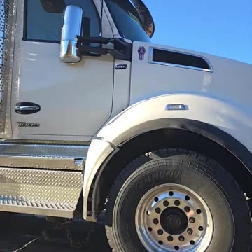 A DIFFERENT VIEW #truckesvlogs #truckdriver #trucking #longhaultrucker