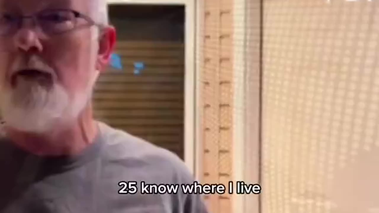 Somalis force White man to move