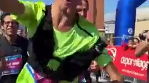 🧠✨ Meet Alex Roca Campillo, Marathon Finisher Despite Cerebral Palsy! | FeedMyCuriosity