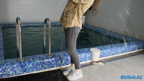 Wetlook girl in jeans gets wet in pool