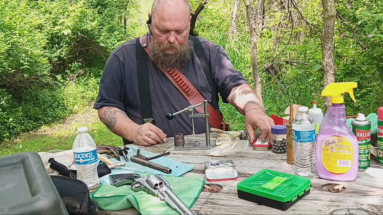 Loading a Original Colt 1860 Army