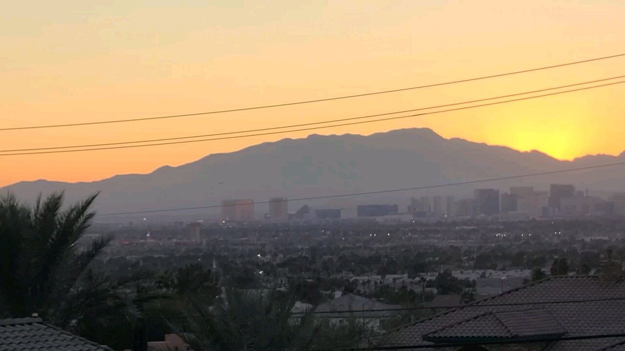 Did you see tonight's Las Vegas sunset? Check this out! 01.19.2025 #follow #lasvegas #weather