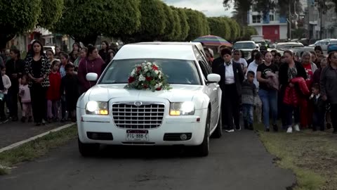 Mexican town mourns father slain by ICE in Chicago 