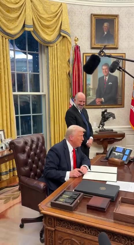 President Trump signs executive order bringing back plastic straws