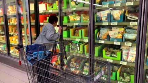 Thanksgiving shoppers say Trump 'killing us' on grocery prices 11/24 Reuters