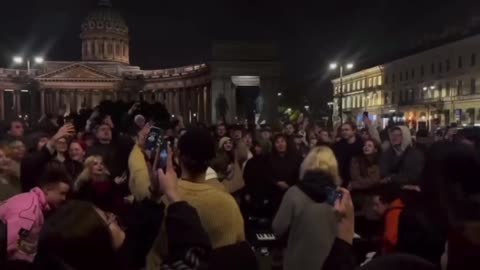 Të rinjtë në Rusi sfidojnë regjimin/ “ Kur të vdesë cari, do kërcejmë sërish”