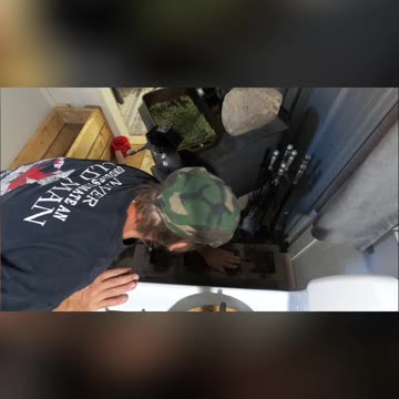 Canadian Veteran Prepares Mysterious Bucket By Stove! #livingoffgrid #thermalmass