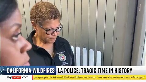 📸 FLASHBACK: LA Mayor Karen Bass pretends to be deaf but is just dumb! 🔥