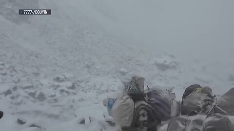 Hundreds trapped by blizzard conditions on Mount Everest