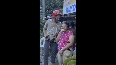 Give me some discount! Flirting with old ladies for discounts. #talisay #philippines #concepcion