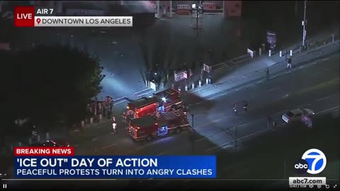 Những người biểu tình ICE ở Los Angeles đã đuổi lực lượng cứu hỏa và không cho họ dập tắt đám cháy..