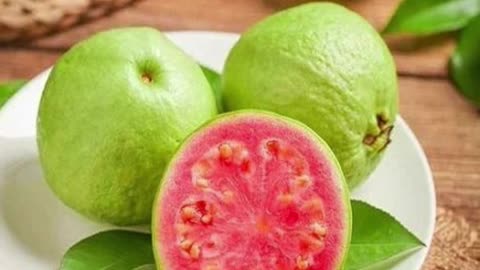 सर्दियों में अमरूद खाने के तीन ज़बरदस्त फायदेhealth #trend #short #facts #viral #reels