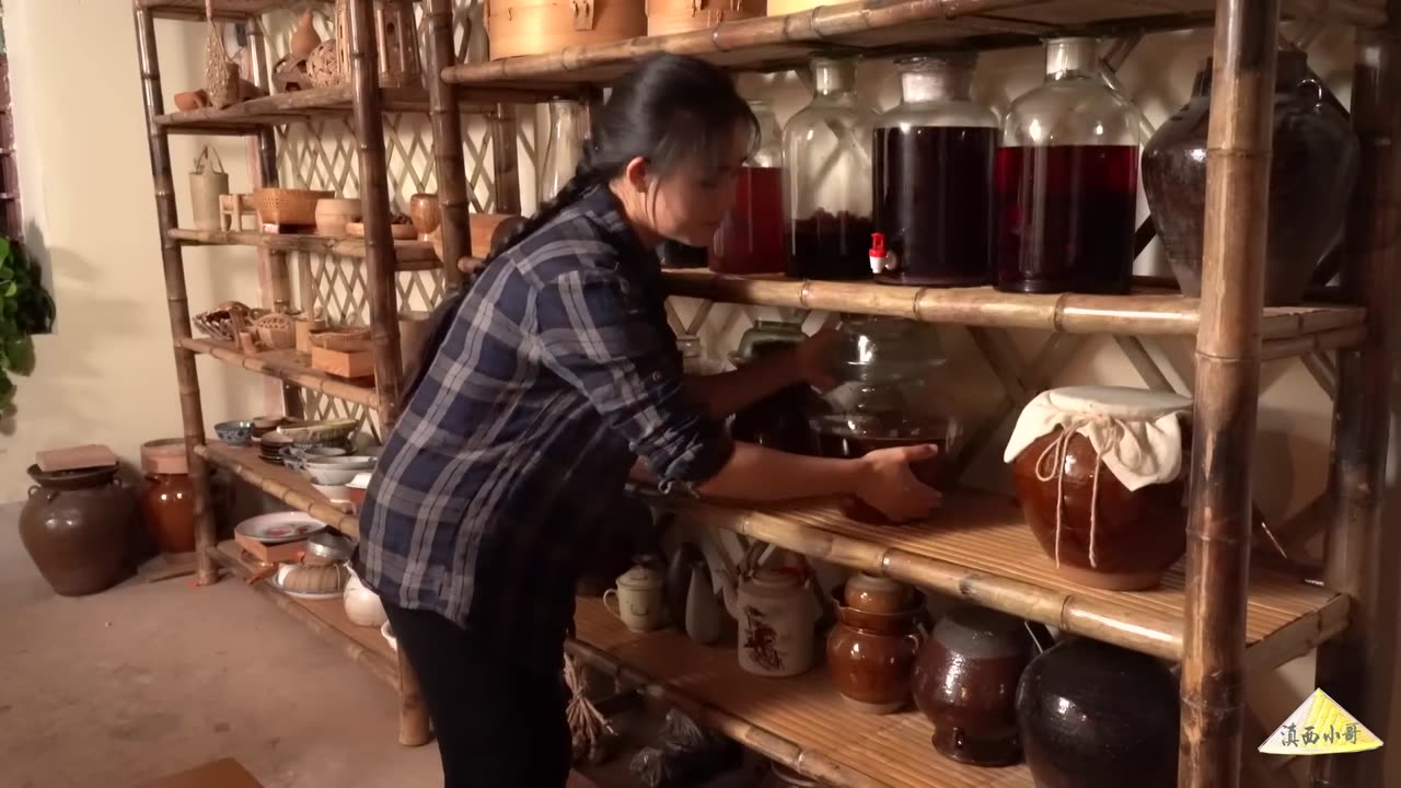 Have you ever tried this way of eating hairy tofu? And here's how we make it.