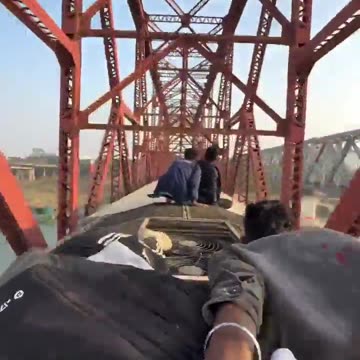 Asian student having fun like the locals in Bangladesh - GTA Subway Surfer