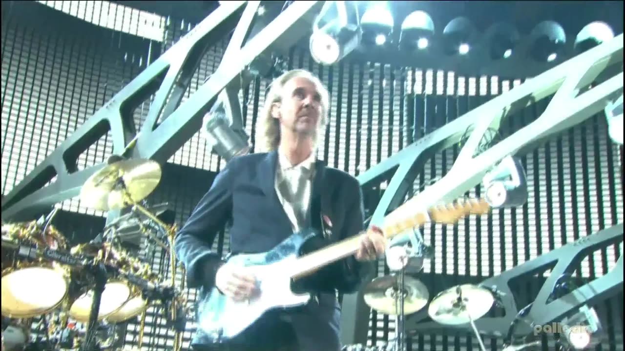 Turn In On Again - Genesis (live)