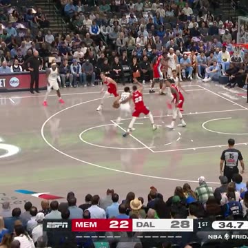 NBA - Spencer Dinwiddie closes the 1Q with a tough and-1 floater!