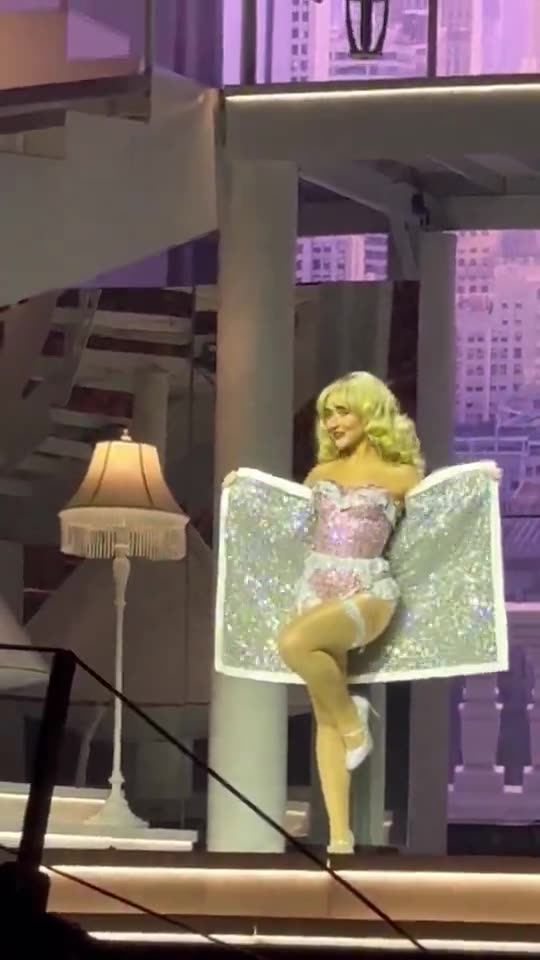 Sabrina Carpenter revealing her new pink outfit at night two of #DublinShortnSweet, Mar 4, 2025