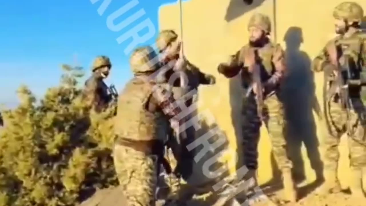 Pakistani Army Quickly Take Control of Dozens of Taliban Border Crossings