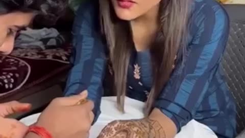 Bhai donon ka naam likh de 🤣 _mehndi _tricks _heena _shorts(360P)