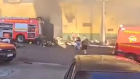 xplosion Slams Into Firefighters Battling Supermarket Blaze — Caught on Camera