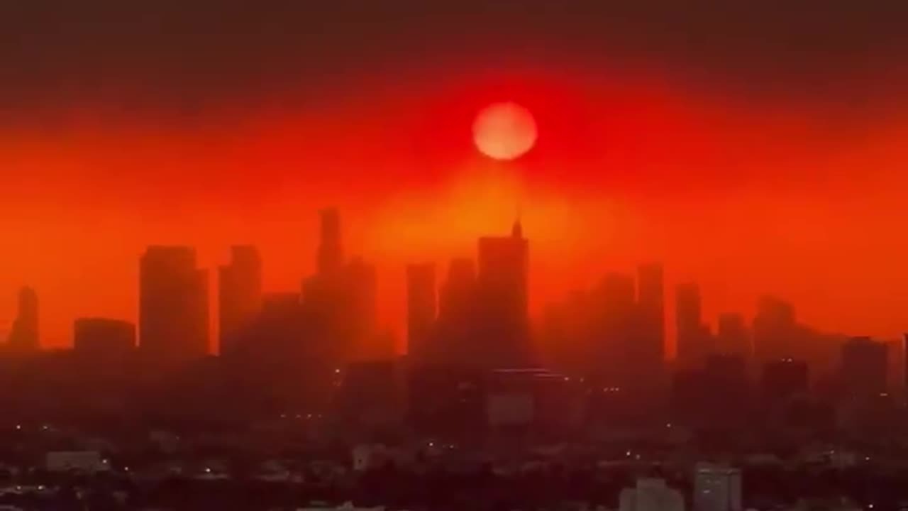 Apocalyptic morning in Los Angeles. Video: @andrewkimmel