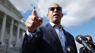 ‘Keep Your Mouth Shut’ — Hakeem Jeffries Gets Into Scuffle on Capitol