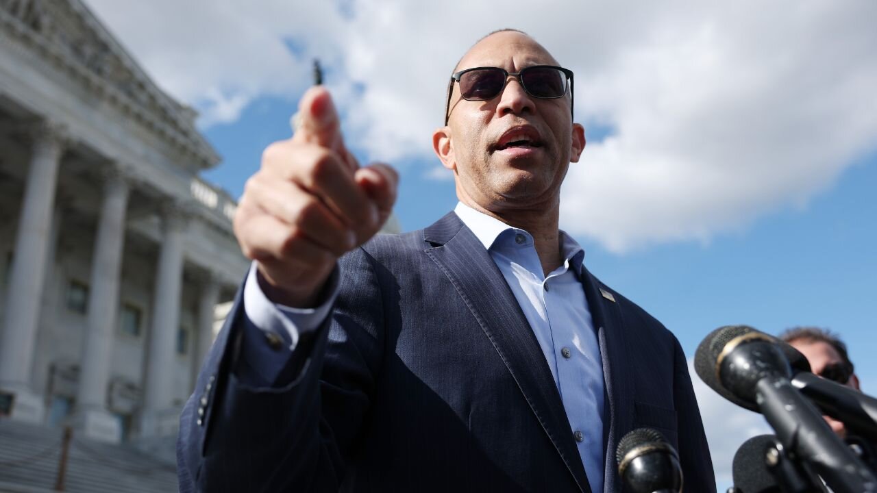‘Keep Your Mouth Shut’ — Hakeem Jeffries Gets Into Scuffle on Capitol
