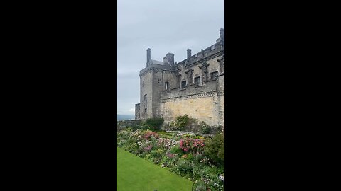 Majestic Old Castle: The Timeless Beauty of Royal History 🏰👑"