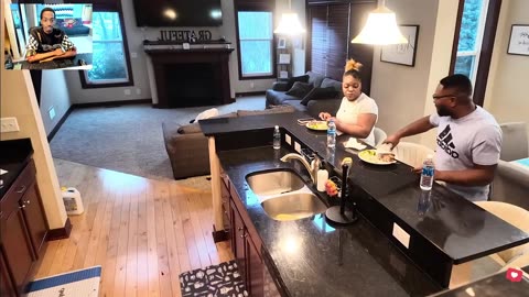 Donn and Decia EXETEMLY OVER SEASONING DEE’S STEAK 🥩 TO SEE IF SHE STILL EATS IT ‼️🤫🧂