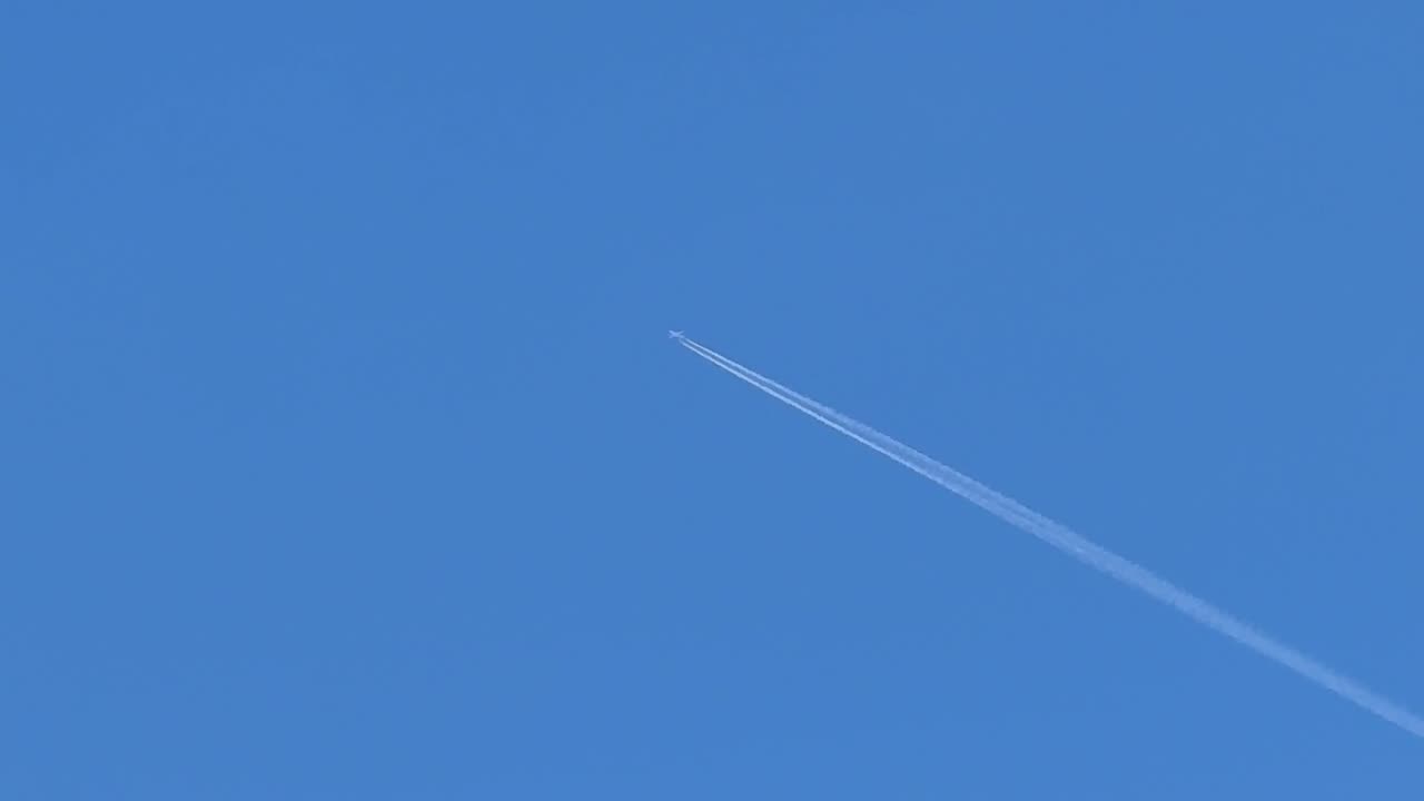 Don’t Look Up Don’t Believe Your Lying Eyes Chemtrails Don’t Exist