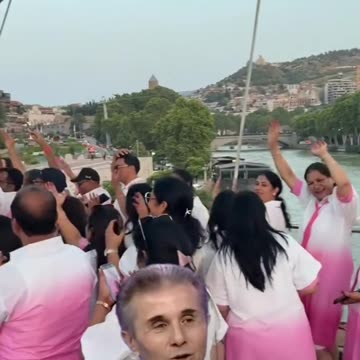 სიმართლე! ბიძინამ ინდოელებს მიწები მიჰყიდა და ფულს უხდის 1000$, რომ დაოჯახდნენ, ქორწილის ფულს