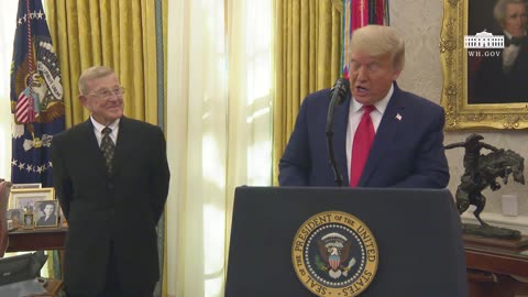 Trump Archive ✅ President Trump Presents the Medal of Freedom to Lou Holtz