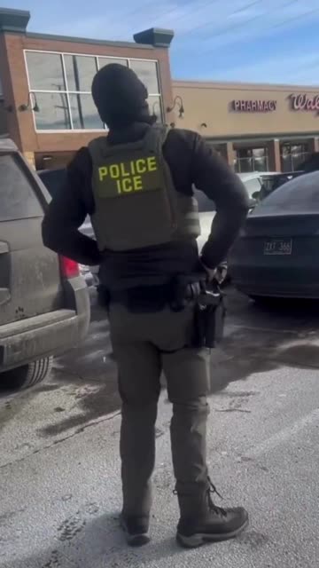 😂 ICE agent roasts anti-ICE protester