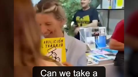 España está de cabeza: La Ministra de Trabajo Yolanda Díaz, promoviendo la abolición del trabajo