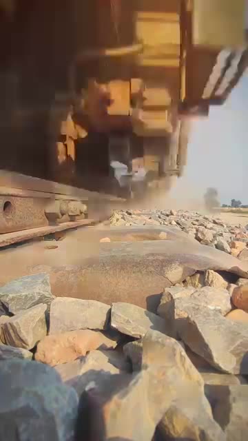 نسيرُ إلى الآجالِ في كُلِّ ساعةٍ وأيَّامُنا تُطوى وهُنَّ رواحِلُ .