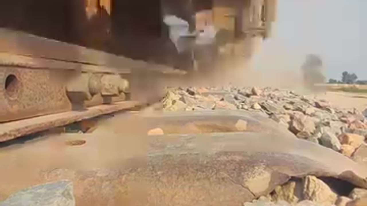 نسيرُ إلى الآجالِ في كُلِّ ساعةٍ وأيَّامُنا تُطوى وهُنَّ رواحِلُ .