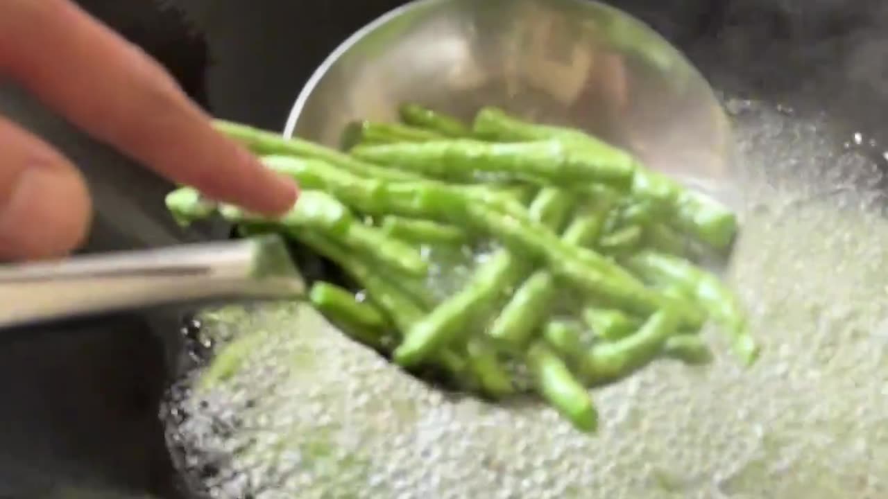豆角不熟为什么会中毒？干煸豆角这道菜给大家解释明白 #抖音美食推荐官 #豆角 #干煸豆角 #黄磊