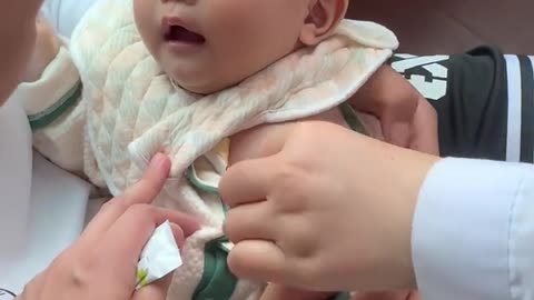 Baby vaccinated while father makes him laugh