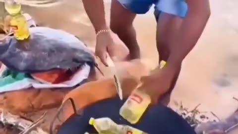 🍽️😂 Epic Fish Frying Fail! You Won't Believe This Kitchen Catastrophe! | FunFM